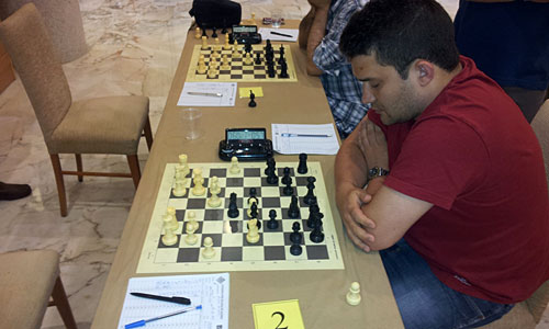 Fernando Sánchez Aller en su partida contra el Gran Maestro Ibragim Khamrakulov 
