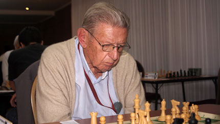 Leonardo Lipiniks 87 años