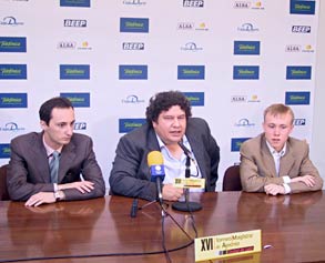 La Conferencia de Prensa Final. De izquierda a derecha: el GM Topalov,  el GM Zenón Franco 10 años consecutivos encargado de prensa del torneo y el GM Ponomariov.