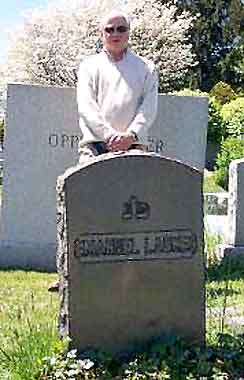 Frank Mayer en tumba de Lasker