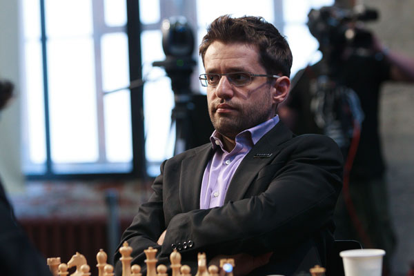 World Chess: Aronian Wins to Join Karjakin in the Lead