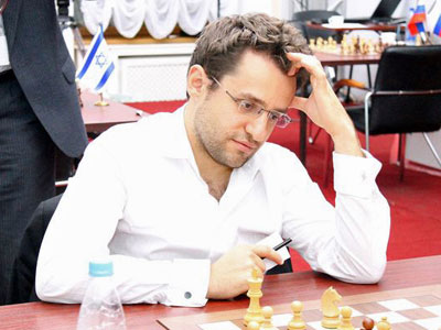 Aronian jugando contra Svidler