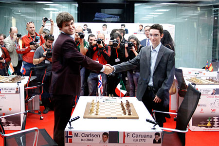 Carlsen y Caruana posando antes del desempate