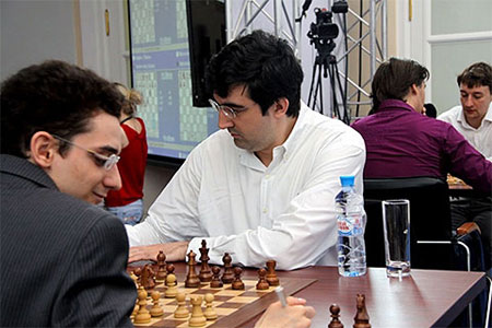 Caruana vs Kramnik Foto © Eteri Kublashvili