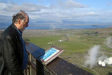 Fischer en la planta de energía verde Nesjavalla Geotermal 
