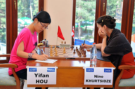 Hou Yifan vs Nino Khurtsidze