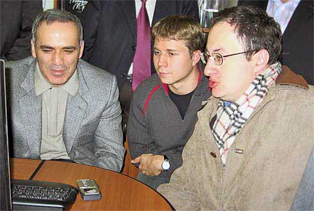 Kasparov, Motylev y Gelfad comentando las partidas