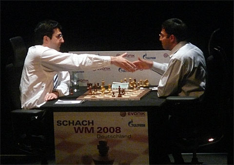 Kramnik y Anand en Bonn 2008 © Chessbase.com