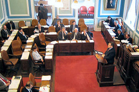 Parlamento islandés concediendo la residencia a Fischer por 40 votos a favor 2 abstenciones y 0 en contra