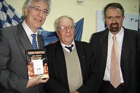 Presentación del libro sobre Panno con Luis Palacios, Presidente del Club Argentino  y Enrique Arguiñariz, el autor