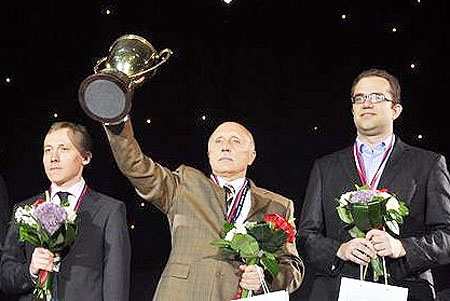 Ruslan Ponomariov, Vladimir Tukmakov, capitán del equipo ucraniano, oro olímpico, y Pavel Eljanov en la Olimpiada de Khanty Mansiysk 2010