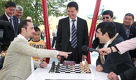 Topalov, Iljumzhinov y Kramnik en Elista